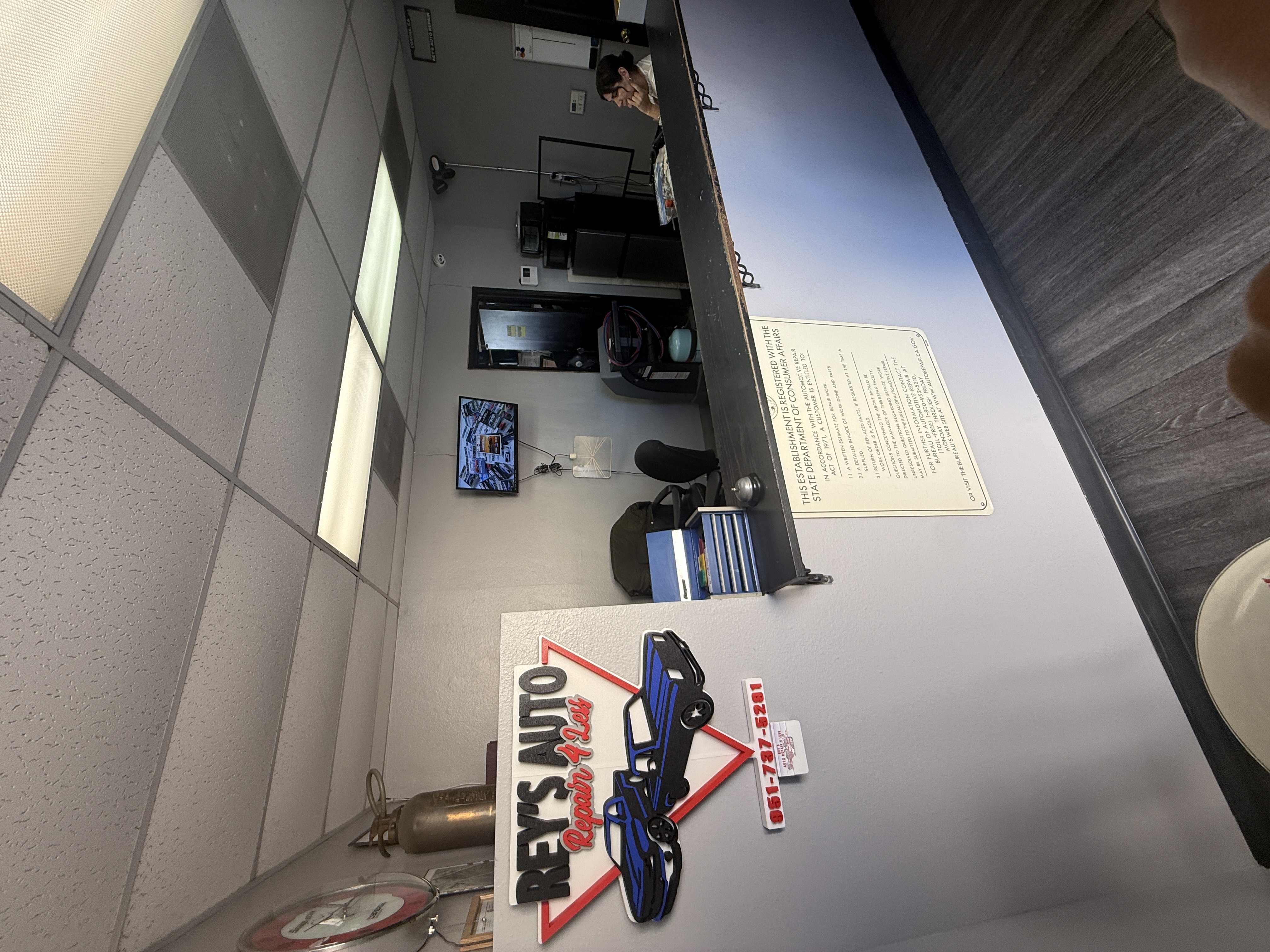 Rey's Auto Repair waiting area